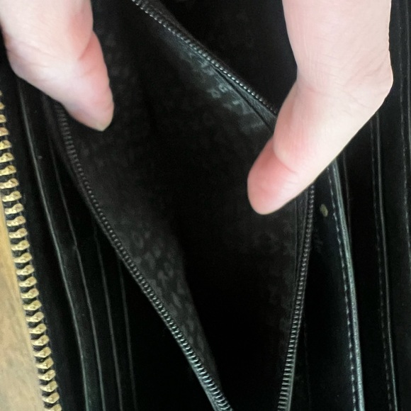 Kate Spade Zip Around Wallet. - Picture 7 of 16